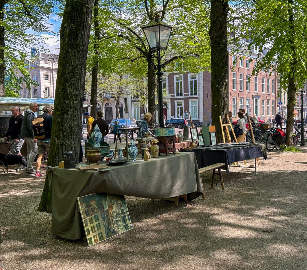 flea market The Hague antique and book market